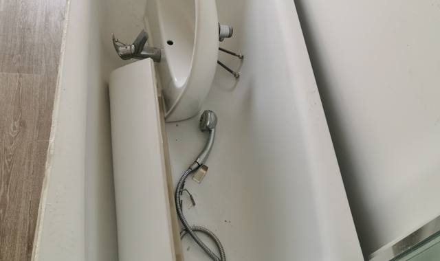Mobilier d'une baignoire. Lavabo
