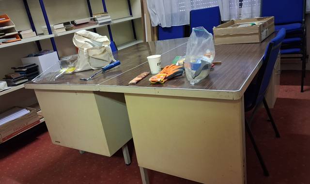 Mobilier 3 bureaux en formica