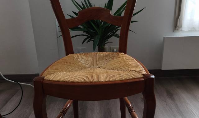 Mobilier 4 chaises en osier en parfait état