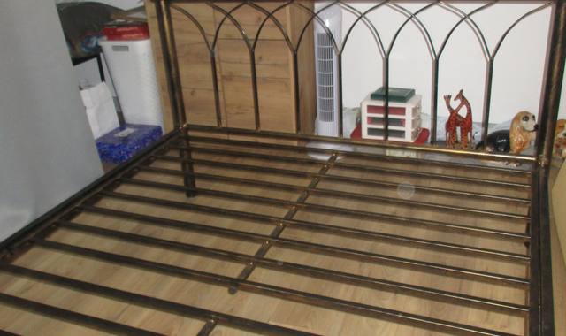 Mobilier nous donnons gratuitement