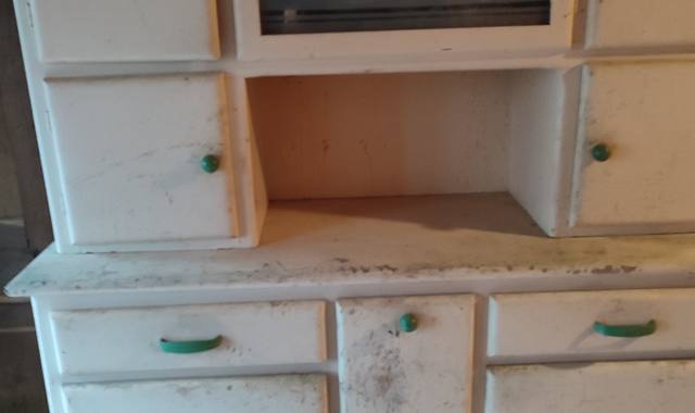 Mobilier contre bons soins buffet Mado de mon enfance,  à poncer et repeindre.