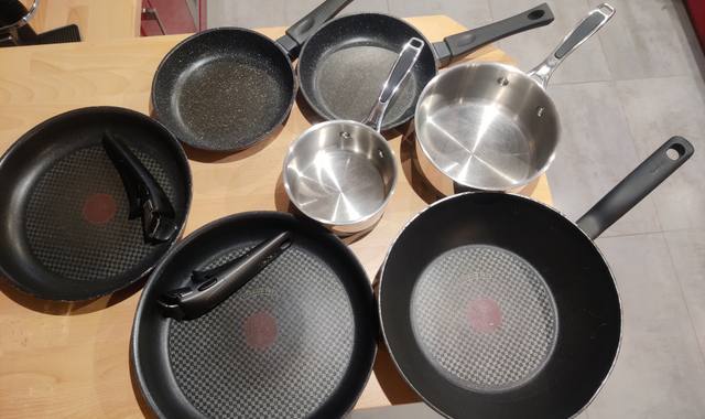 Mobilier un esemble de 4 poêles 1 sauteuse et 2 casseroles