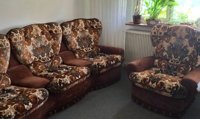Mobilier gratuitement canapé avec 2 fauteuils en bon état