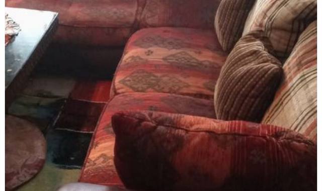 Mobilier canapé d angle en bon etat