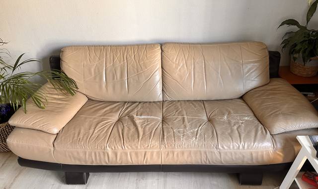 Mobilier canapé en cuir- à venir récupérer sur place