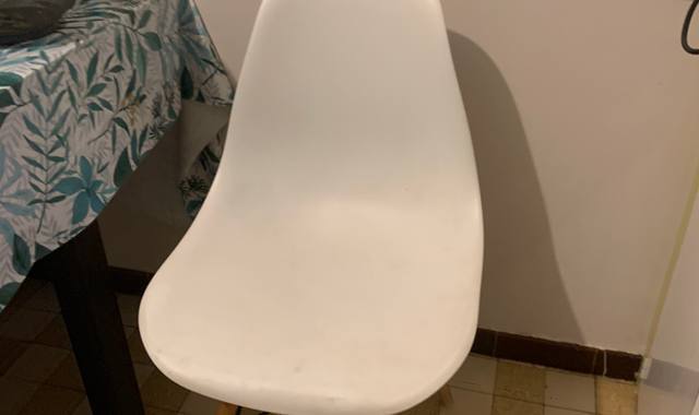 Mobilier chaises blanches x2