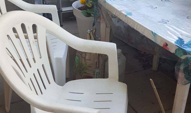 Mobilier table et fauteuils jardin