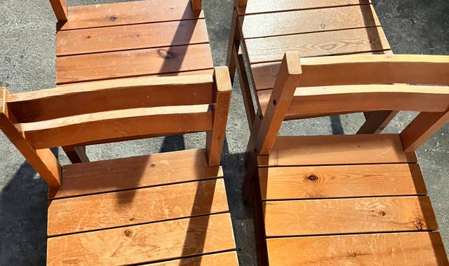 Mobilier 4 chaises en bois