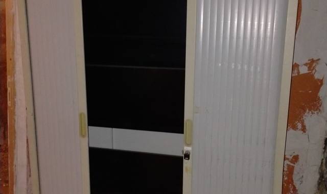 Mobilier armoires a rideau
