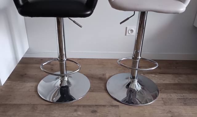 Mobilier 5 chaises de bar