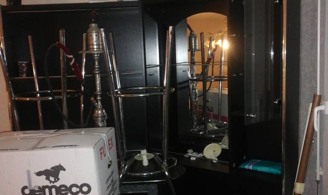 Mobilier très beau bar vitré avec tabouret de bar