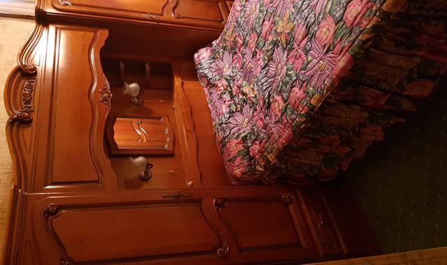 Mobilier chambre à coucher en merisier