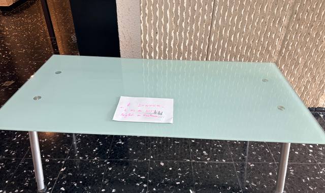 Mobilier table ou bureau