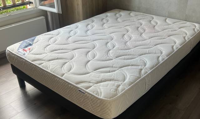 Mobilier sommier et matelas 140x190
