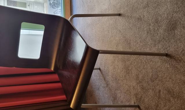 Mobilier chaises marrons à donner