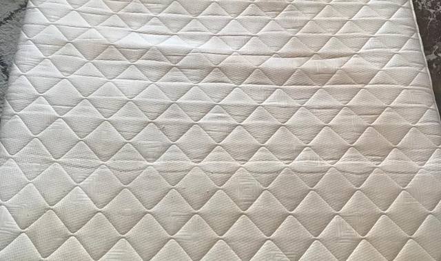 Mobilier matelas 2 personnes de bonne qualité mais utilisé Paris 17