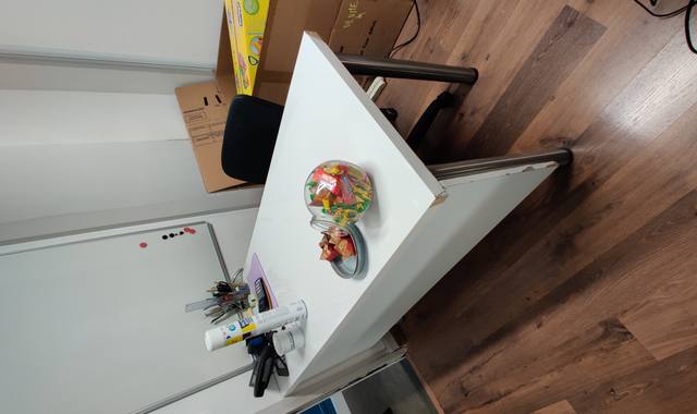 Mobilier chaises et bureaux