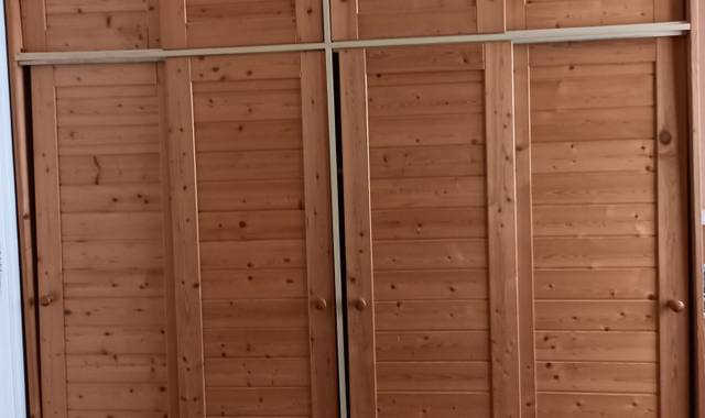 Mobilier placard bois en pin et contre-plaqué