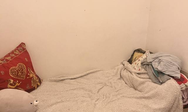 Mobilier lit 1 personne + sommier à latte avec matelas