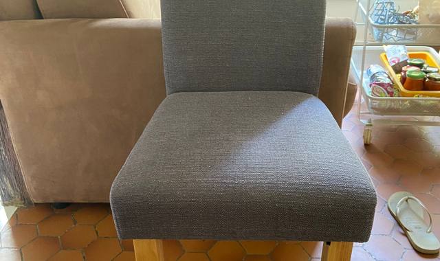 Mobilier chaise d'intérieur grise
