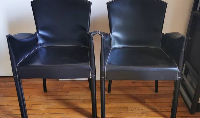 Mobilier 2 fauteuils en cuir marron foncé rochebobois