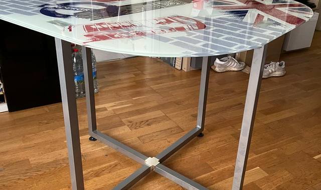 Mobilier table en verre octogonale
