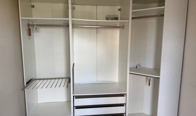 Mobilier eléments de dressing IKEA de la gamme PAX/KOMPLEMENT