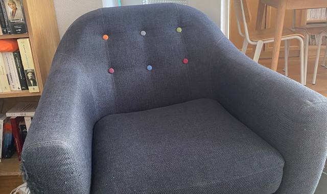 Mobilier ce fauteuil confortable à rénover – À venir chercher
