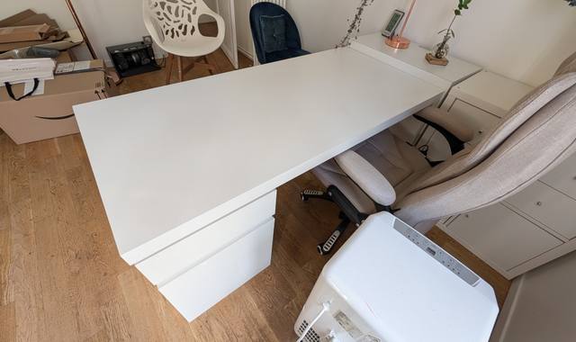 Mobilier bureau Ikea très bon état 140 x 60 cm avec caisson