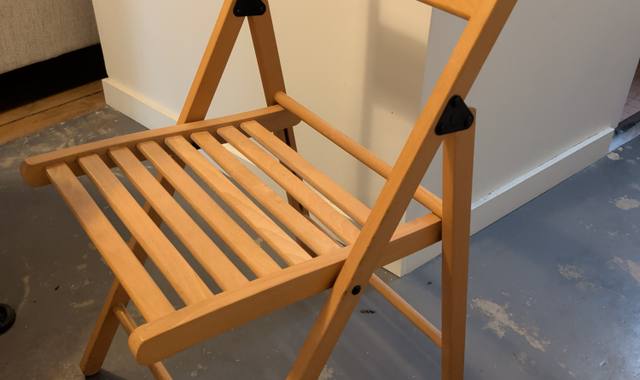 Mobilier 2 chaises pliantes en bois