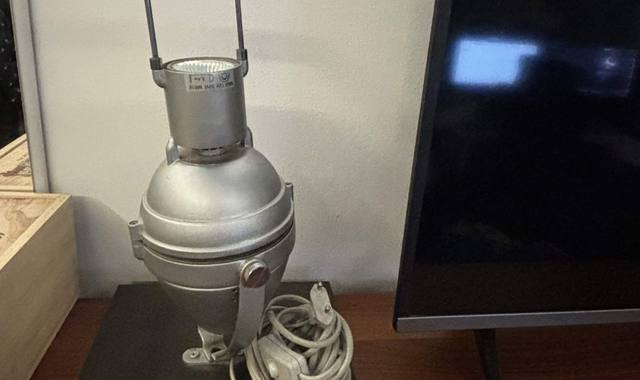 Mobilier a donner une lampe IKEA