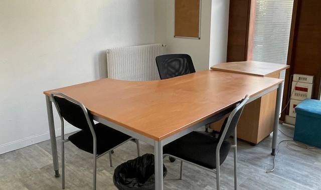 Mobilier un bureau en bois + caisson