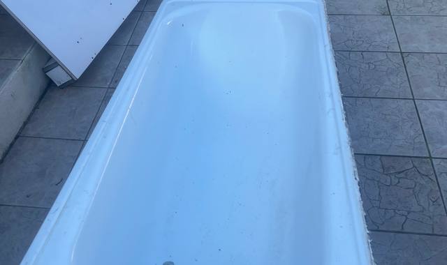 Mobilier baignoire et double wc