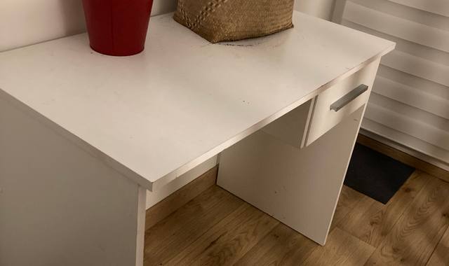 Mobilier table bureau en bon état
