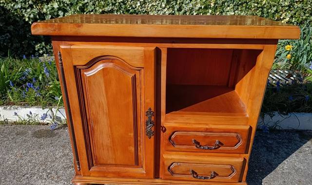 Mobilier petit meuble en merisier