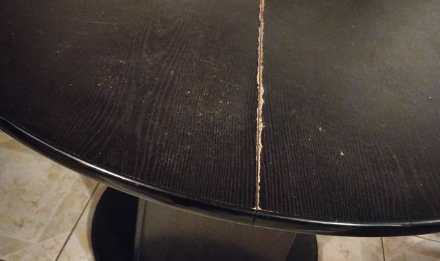 Mobilier table ronde noire