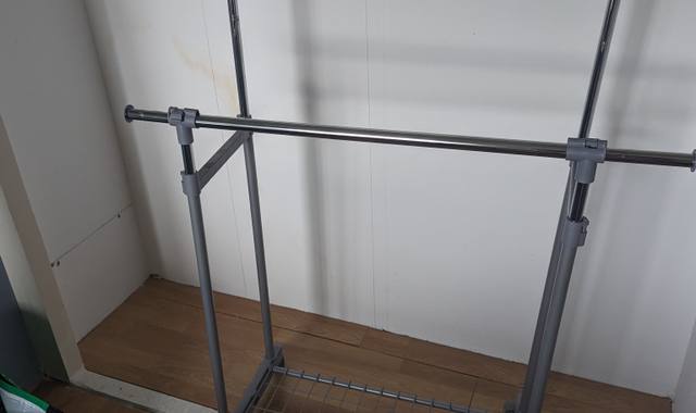 Mobilier portant vêtements double