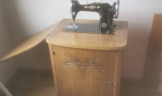 Mobilier machine a coudre ancienne