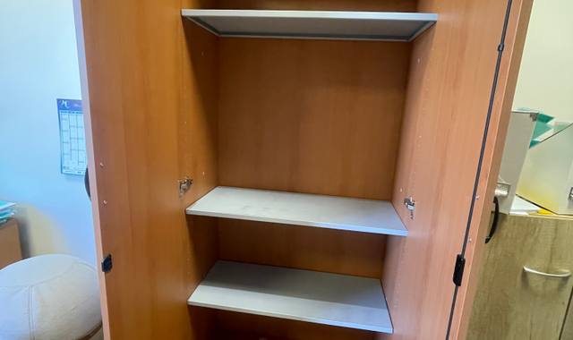 Mobilier super armoire aux belles couleurs