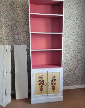 Mobilier jolie petite bibliothèque vintage
