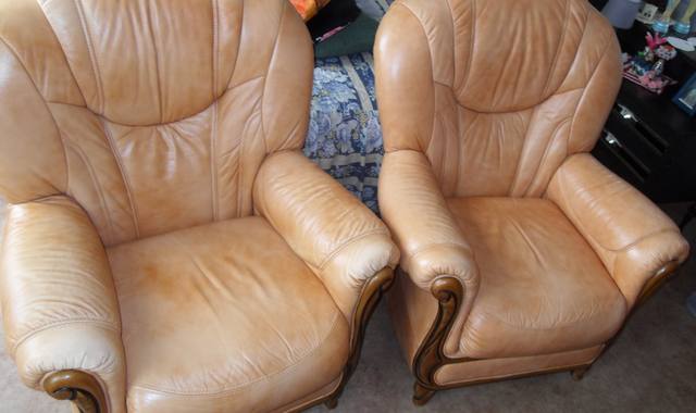 Mobilier 2 fauteuils tres bon état a venir chercher sur place
