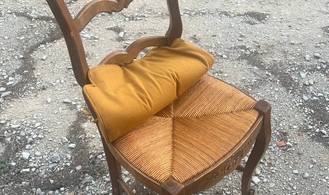 Mobilier 6 chaises paillées