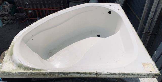 Mobilier baignoire d'angle + jupe avant