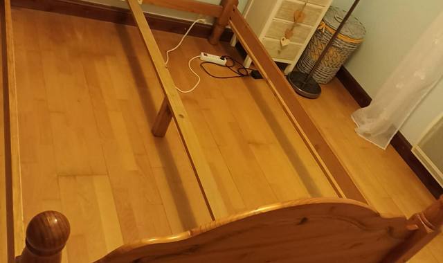 Mobilier lit en pin