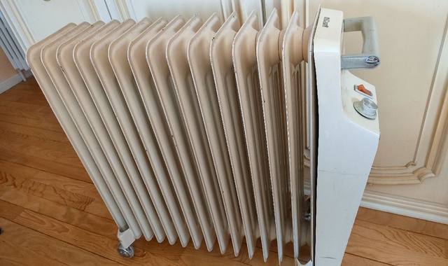 Mobilier a donner radiateur bain d'huile