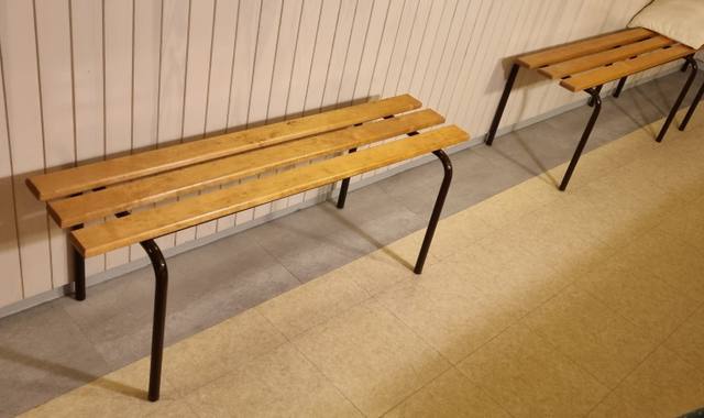 Mobilier 3 bans en bois et métalliques