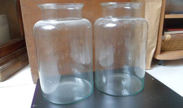 Mobilier 2 vases en verre