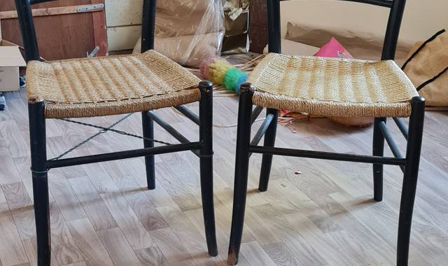 Mobilier 2 chaises en bois