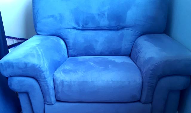 Mobilier 2 fauteuils bleus confortables. Belle couleur. 1 seul possible aussi.