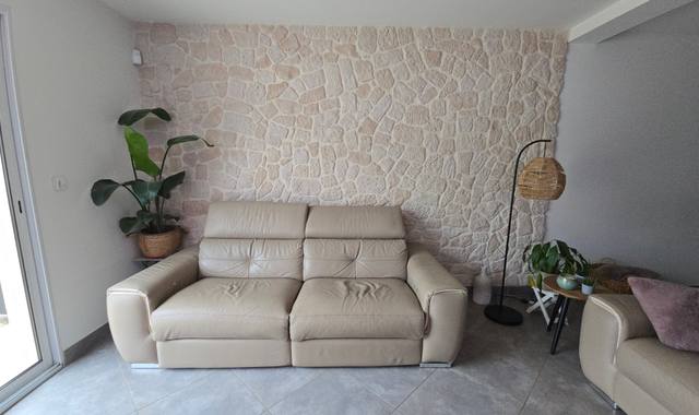 Mobilier canapé en cuir 3 places électrique de couleur beige